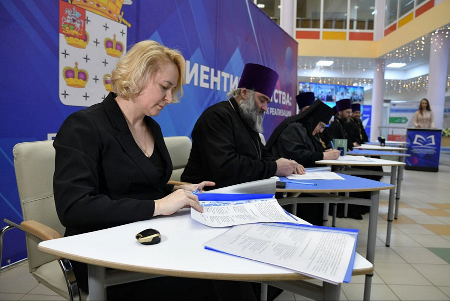 Подписание соглашений о сотрудничестве между учреждениями образования и благочиниями Дмитровского городского округа